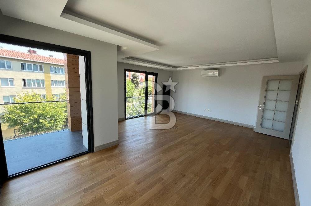 Acıbadem Koşuyolu Konaklarında Arakat Balkonlu Kiralık 3+1 Daire