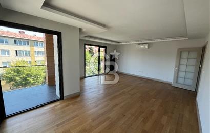 Acıbadem Koşuyolu Konaklarında Arakat Balkonlu Kiralık 3+1 Daire