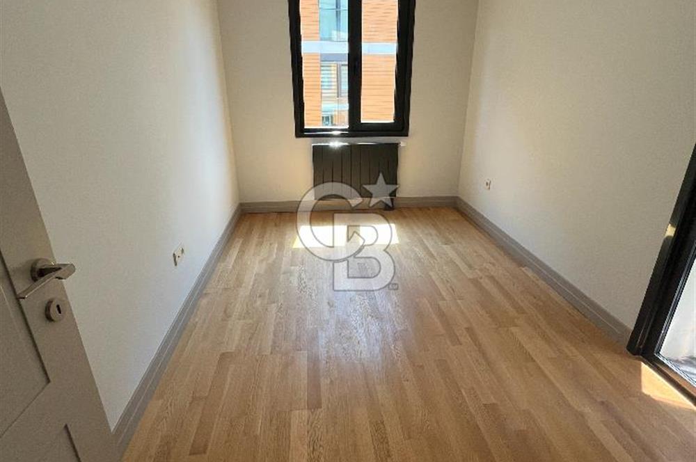 Acıbadem Koşuyolu Konaklarında Arakat Balkonlu Kiralık 3+1 Daire