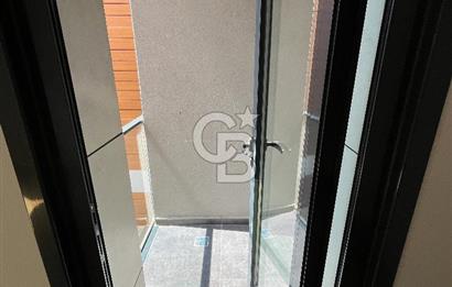 Acıbadem Koşuyolu Konaklarında Arakat Balkonlu Kiralık 3+1 Daire