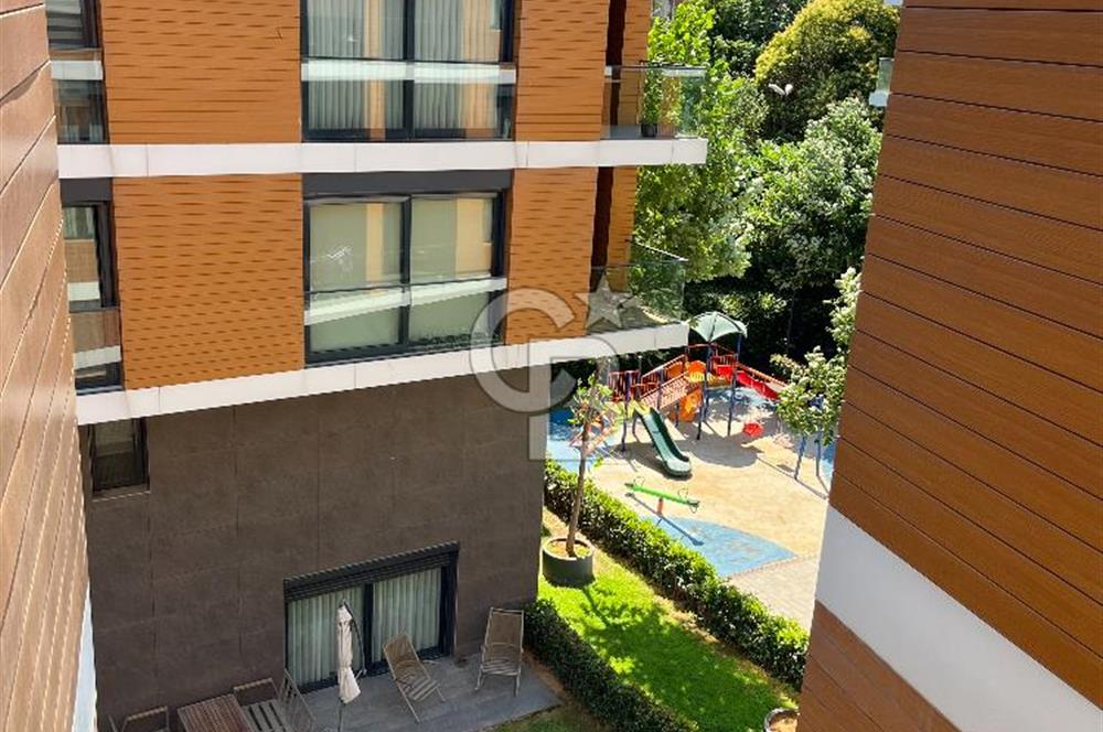 Acıbadem Koşuyolu Konaklarında Arakat Balkonlu Kiralık 3+1 Daire