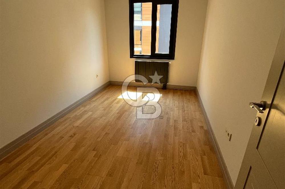 Acıbadem Koşuyolu Konaklarında Arakat Balkonlu Kiralık 3+1 Daire