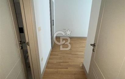 Acıbadem Koşuyolu Konaklarında Arakat Balkonlu Kiralık 3+1 Daire