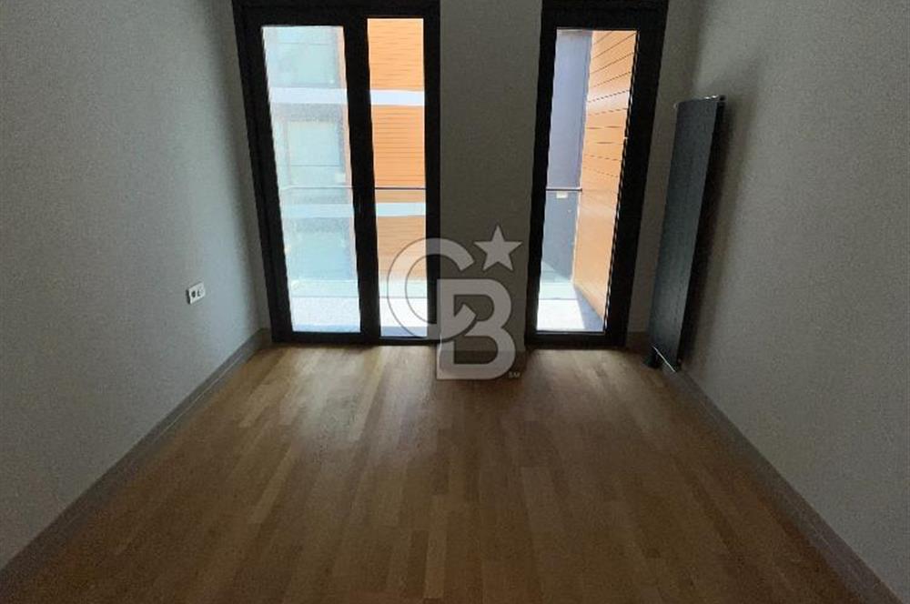 Acıbadem Koşuyolu Konaklarında Arakat Balkonlu Kiralık 3+1 Daire