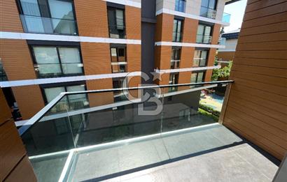 Acıbadem Koşuyolu Konaklarında Arakat Balkonlu Kiralık 3+1 Daire