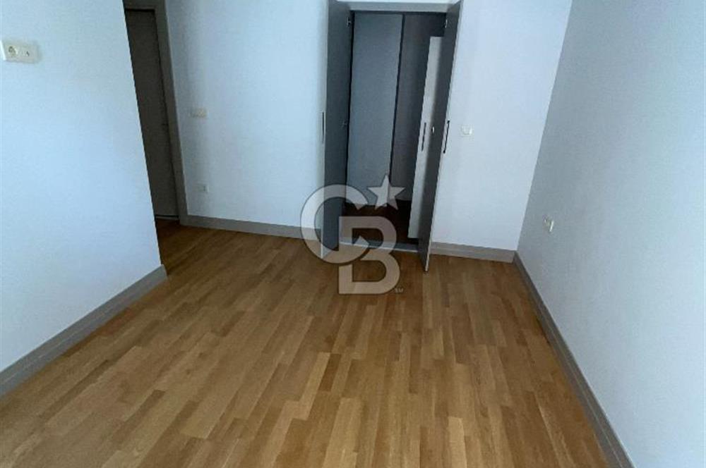 Acıbadem Koşuyolu Konaklarında Arakat Balkonlu Kiralık 3+1 Daire