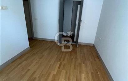 Acıbadem Koşuyolu Konaklarında Arakat Balkonlu Kiralık 3+1 Daire
