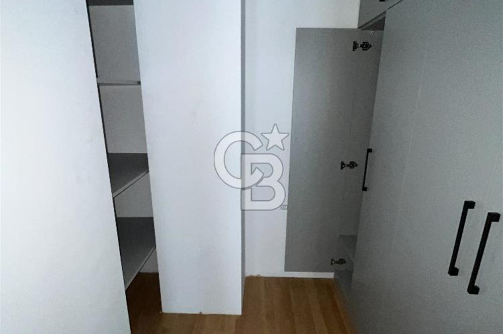 Acıbadem Koşuyolu Konaklarında Arakat Balkonlu Kiralık 3+1 Daire