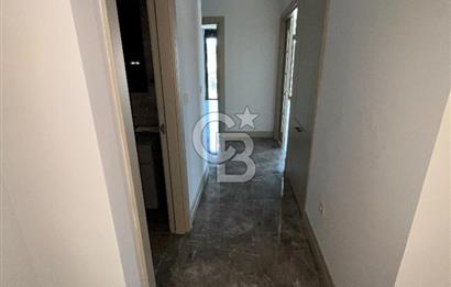 Acıbadem Koşuyolu Konaklarında Arakat Balkonlu Kiralık 3+1 Daire