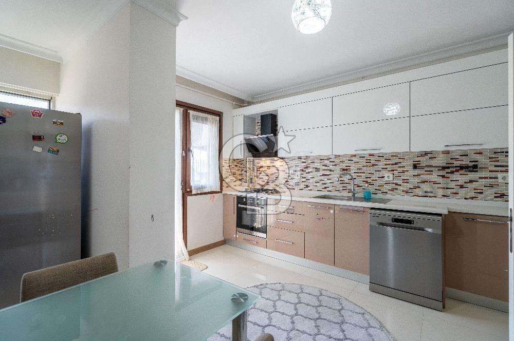 Sarı Gelin Sokak'ta Çift Girişli 3+2 Mobilyalı Teraslı Dubleks