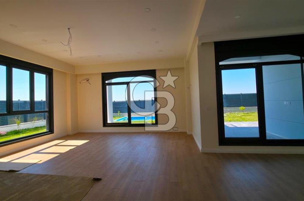 Kumburgaz Site içi Deniz Manzaralı Havuzlu Lüks Villa