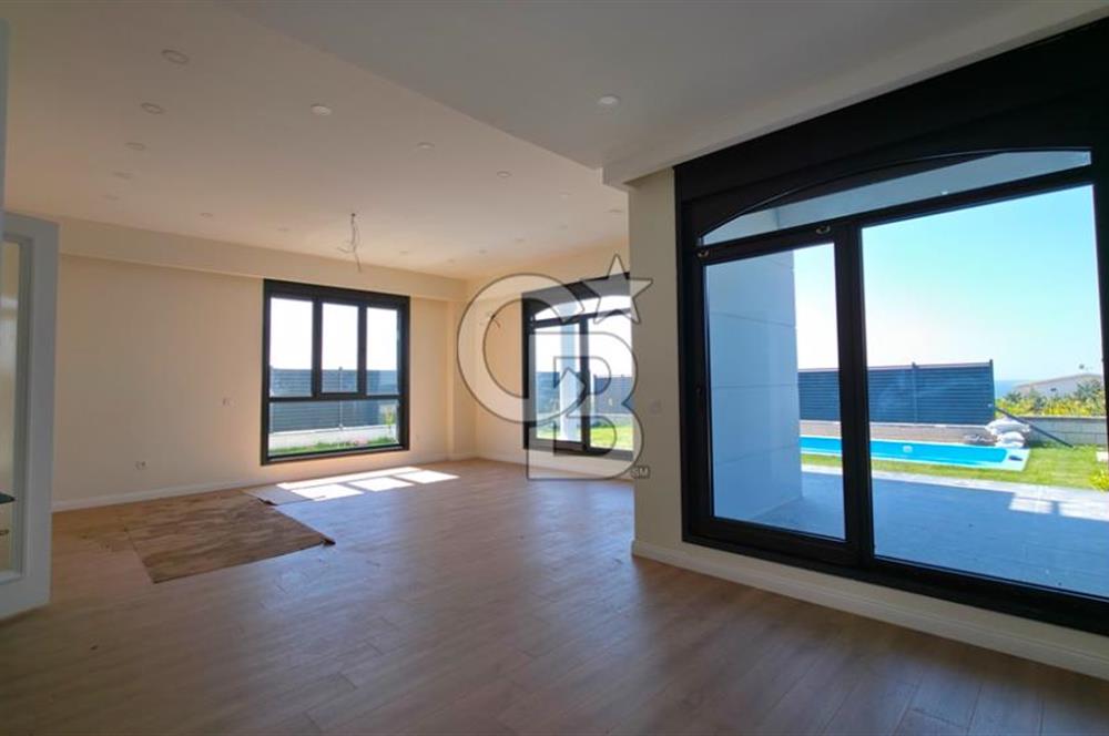 Kumburgaz Site içi Deniz Manzaralı Havuzlu Lüks Villa