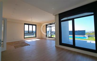 Kumburgaz Site içi Deniz Manzaralı Havuzlu Lüks Villa