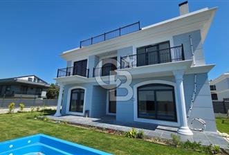 Kumburgaz Site içi Deniz Manzaralı Havuzlu Lüks Villa