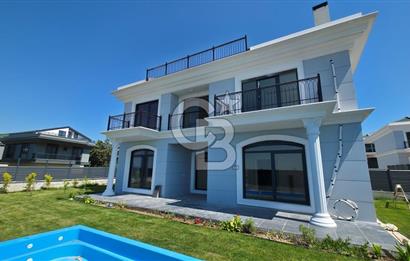 Kumburgaz Site içi Deniz Manzaralı Havuzlu Lüks Villa