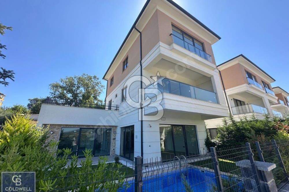 ÇEKMEKÖY HÜSEYİNLİ SİTE İÇİ HAVUZLU 5+1 SATILIK VİLLA
