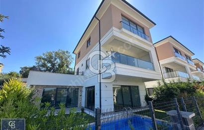 ÇEKMEKÖY HÜSEYİNLİ SİTE İÇİ HAVUZLU 5+1 SATILIK VİLLA