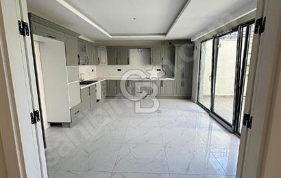 ÇEKMEKÖY HÜSEYİNLİ SİTE İÇİ HAVUZLU 5+1 SATILIK VİLLA