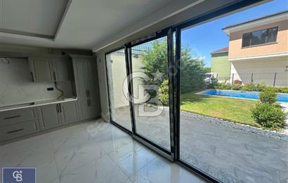 ÇEKMEKÖY HÜSEYİNLİ SİTE İÇİ HAVUZLU 5+1 SATILIK VİLLA