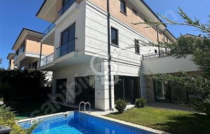 ÇEKMEKÖY HÜSEYİNLİ SİTE İÇİ HAVUZLU 5+1 SATILIK VİLLA