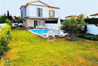 ÇEŞME REİSDERE'DE MÜSTAKİL HAVUZ VE BAHÇELİ KİRALIK 3+1 VİLLA