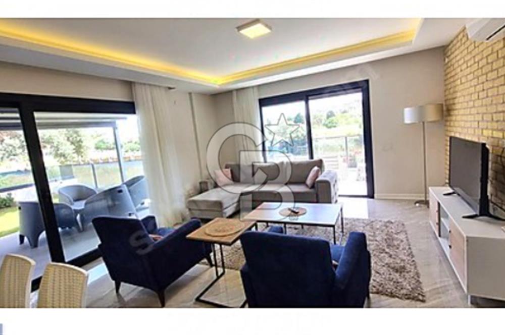 ÇEŞME MERKEZ'DE MÜSTAKİL HAVUZLU VE BAHÇELİ 3+1 KİRALIK VİLLA