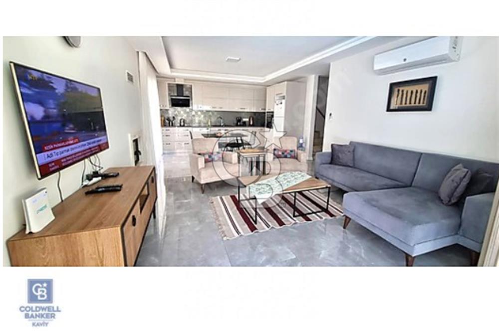 ÇEŞME MERKEZ'DE MÜSTAKİL HAVUZLU VE BAHÇELİ 4+1 KİRALIK VİLLA