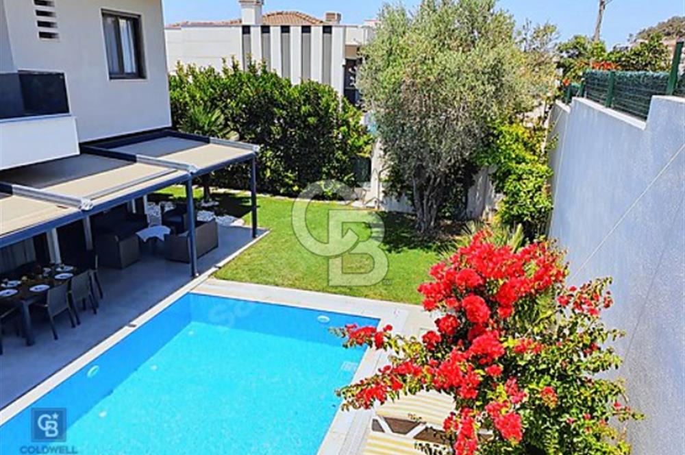 ÇEŞME MERKEZ'DE MÜSTAKİL HAVUZLU VE BAHÇELİ 4+1 KİRALIK VİLLA