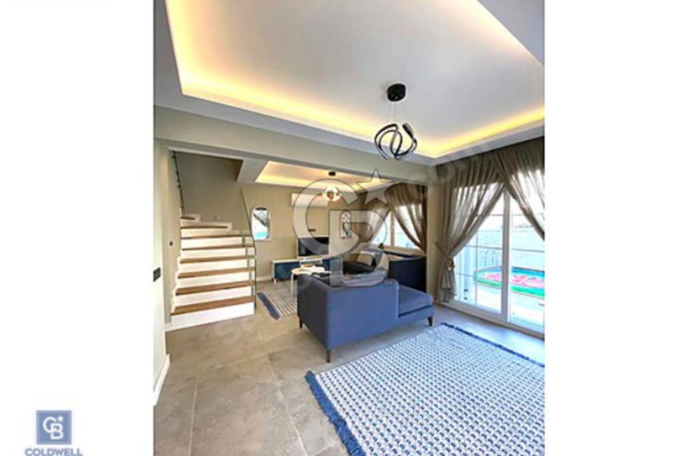 ALAÇATI'DA MÜSTAKİL HAVUZLU VE BAHÇELİ MODERN SATILIK 4+1 VİLLA