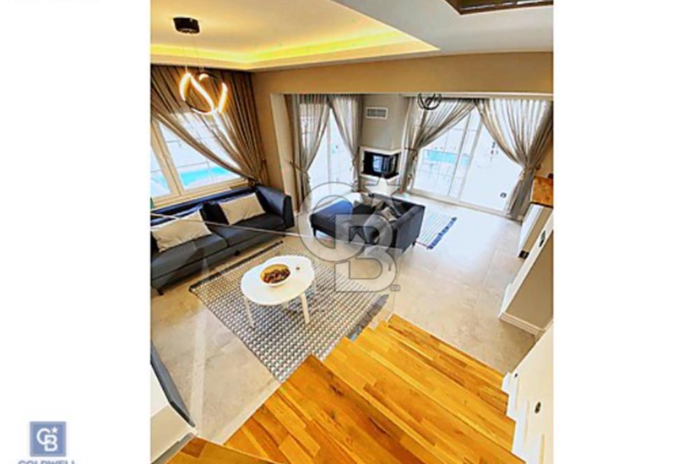 ALAÇATI'DA MÜSTAKİL HAVUZLU VE BAHÇELİ MODERN SATILIK 4+1 VİLLA
