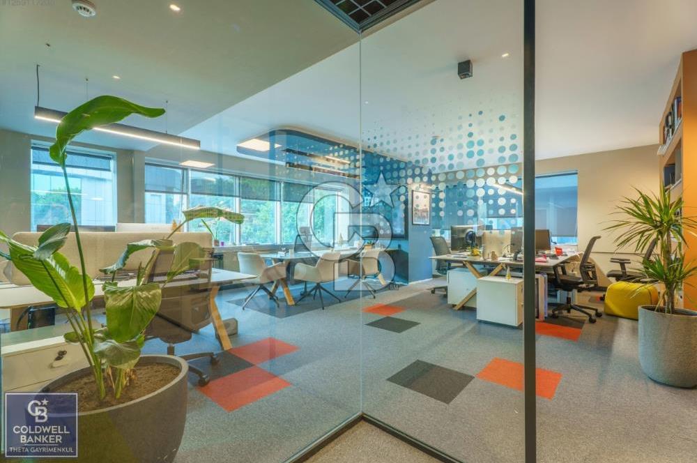 ÜSKÜDAR KISIKLI'DA KÖŞE PARSEL 4.714 m² SATILIK BİNA
