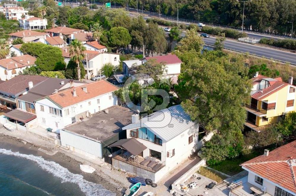 DENİZE SIFIR, ÖNÜ KUMSAL VİLLA: BAHÇELİ, ŞÖMİNELİ, JAKUZİLİ