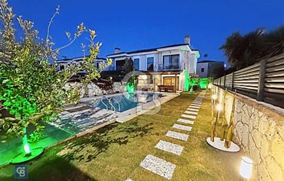 ALAÇATI'DA MÜSTAKİL HAVUZ VE BAHÇELİ EŞYALI 3+1 KİRALIK VİLLA