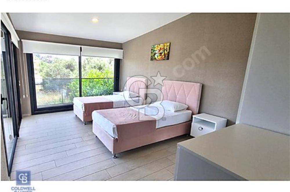 ÇEŞME MERKEZ'DE MÜSTAKİL HAVUZLU VE BAHÇELİ 3+1 KİRALIK VİLLA