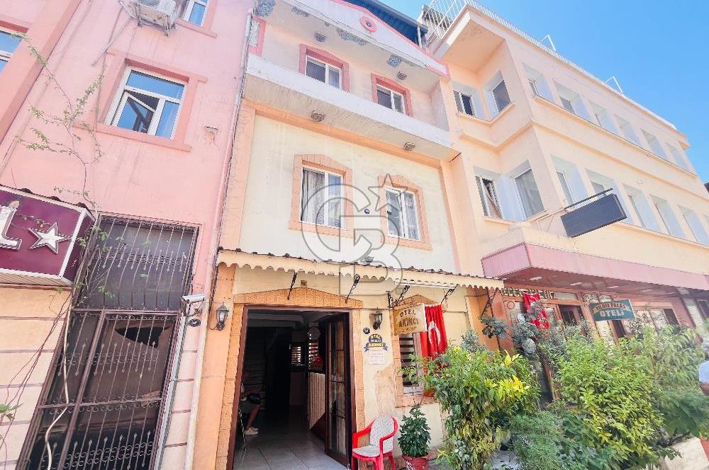 İzmir Basmane Oteller Sokağında İzmir Fuarı Yakını Satılık Otel