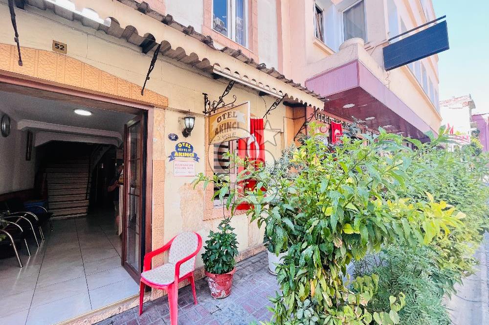 İzmir Basmane Oteller Sokağında İzmir Fuarı Yakını Satılık Otel