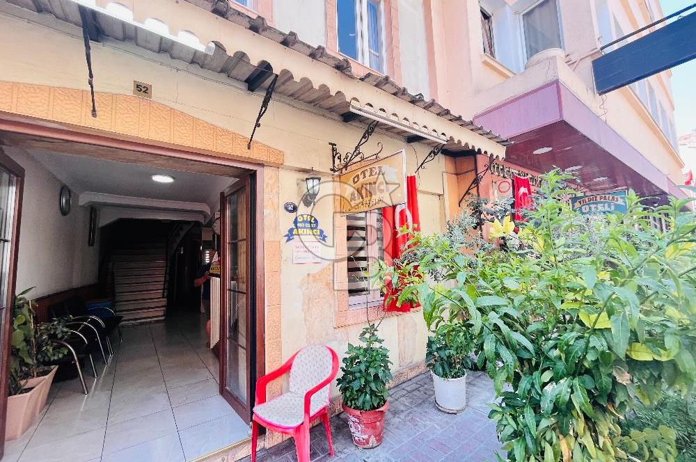 İzmir Basmane Oteller Sokağında İzmir Fuarı Yakını Satılık Otel