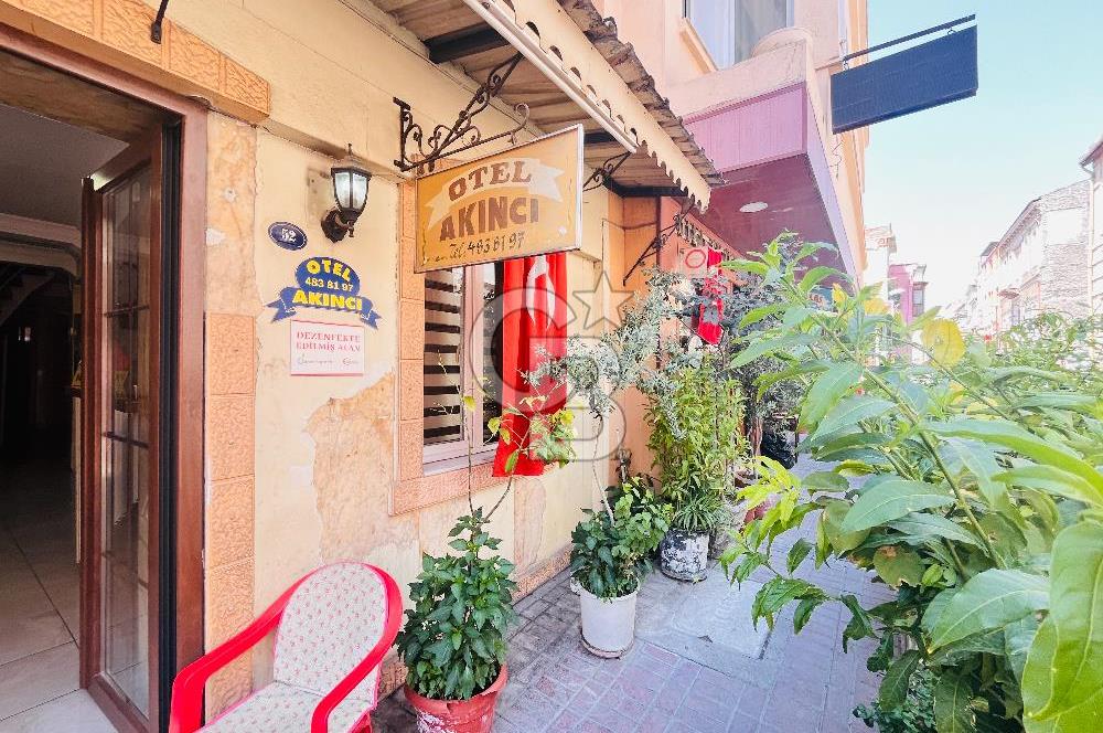 İzmir Basmane Oteller Sokağında İzmir Fuarı Yakını Satılık Otel