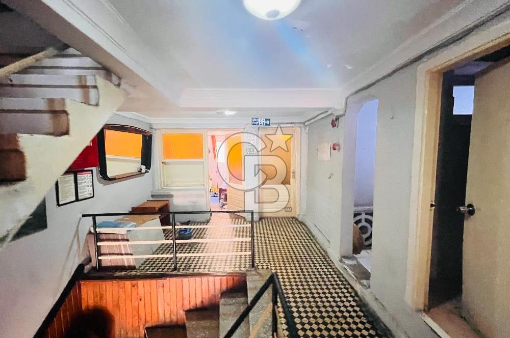 İzmir Basmane Oteller Sokağında İzmir Fuarı Yakını Satılık Otel
