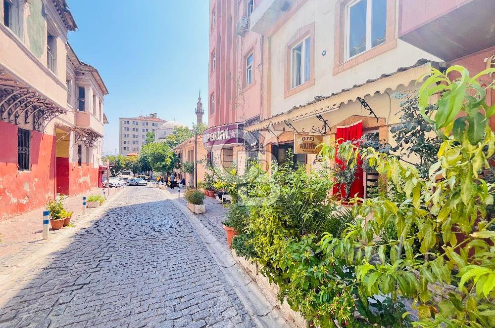İzmir Basmane Oteller Sokağında İzmir Fuarı Yakını Satılık Otel