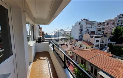 Bayraklı Sevgi Yolu Üzerinde Merkezi Konumlu Kiralık 2+1 Daire