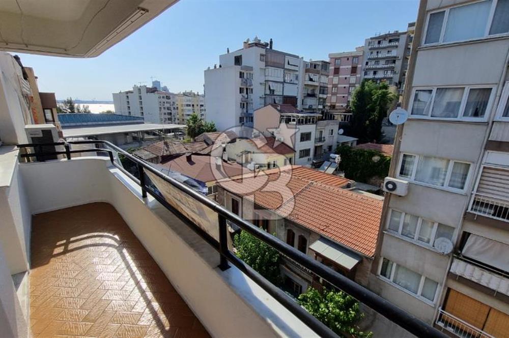 Bayraklı Sevgi Yolu Üzerinde Merkezi Konumlu Kiralık 2+1 Daire
