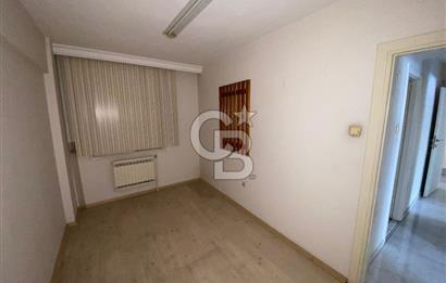 KARŞIYAKA'DA 3+1 KÖŞE DAİRE