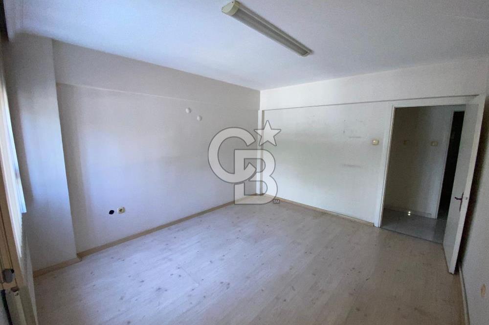 KARŞIYAKA'DA 3+1 KÖŞE DAİRE