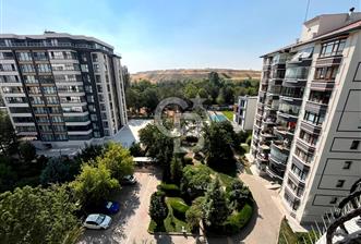 Yeni Batıda Merkezi Konumda Geniş Işıl Işıl 4+1 Kiralık Daire