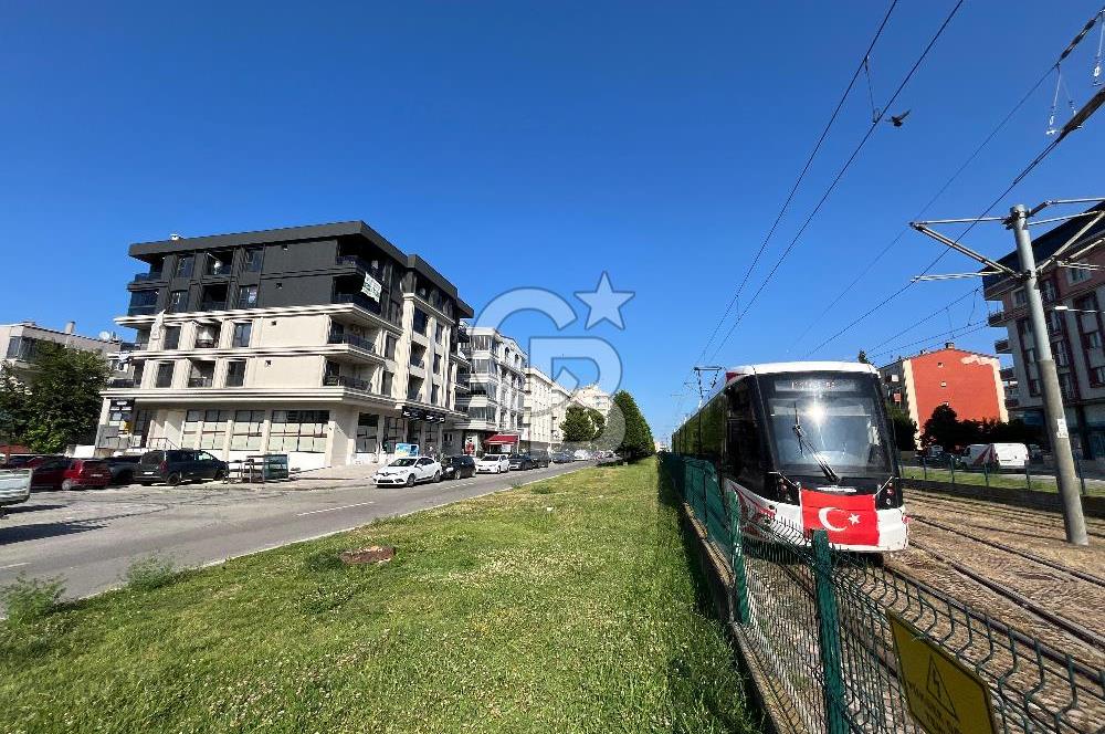 ATAKUM’UN MERKEZİNDE TRAMVAYA CEPHE LÜKS 1+1