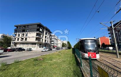 ATAKUM’UN MERKEZİNDE TRAMVAYA CEPHE LÜKS 1+1