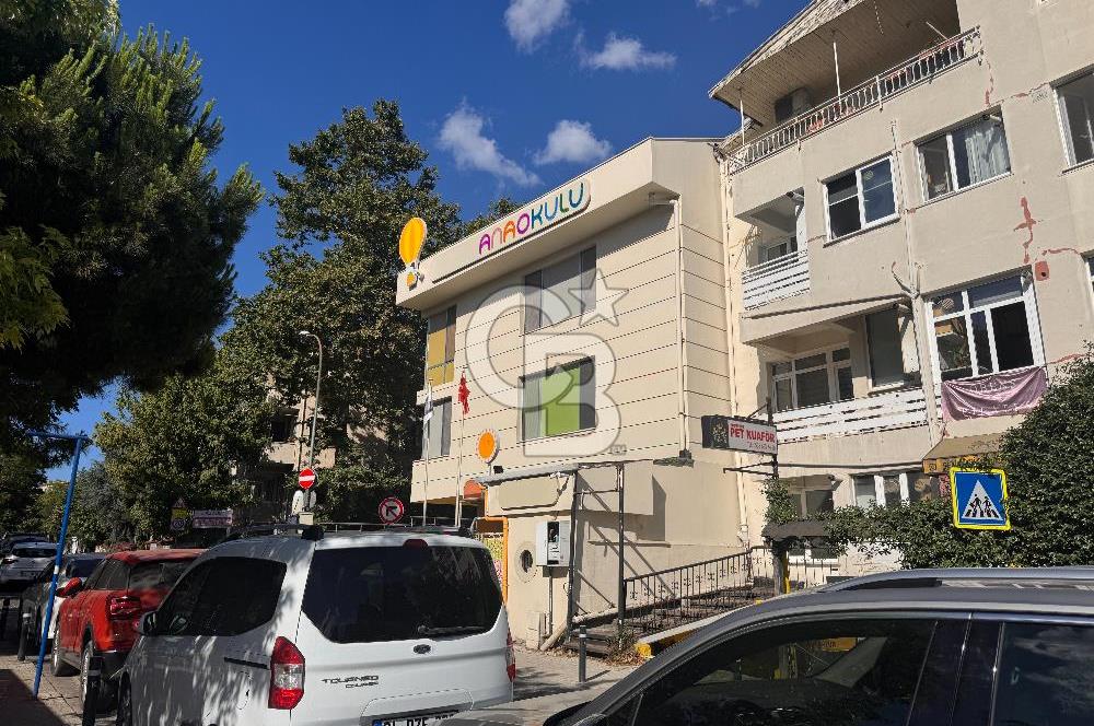 Koşuyolu’nda 13 Yıaşında 1.084 m2 Kapalı Alanlı Satılık Bina