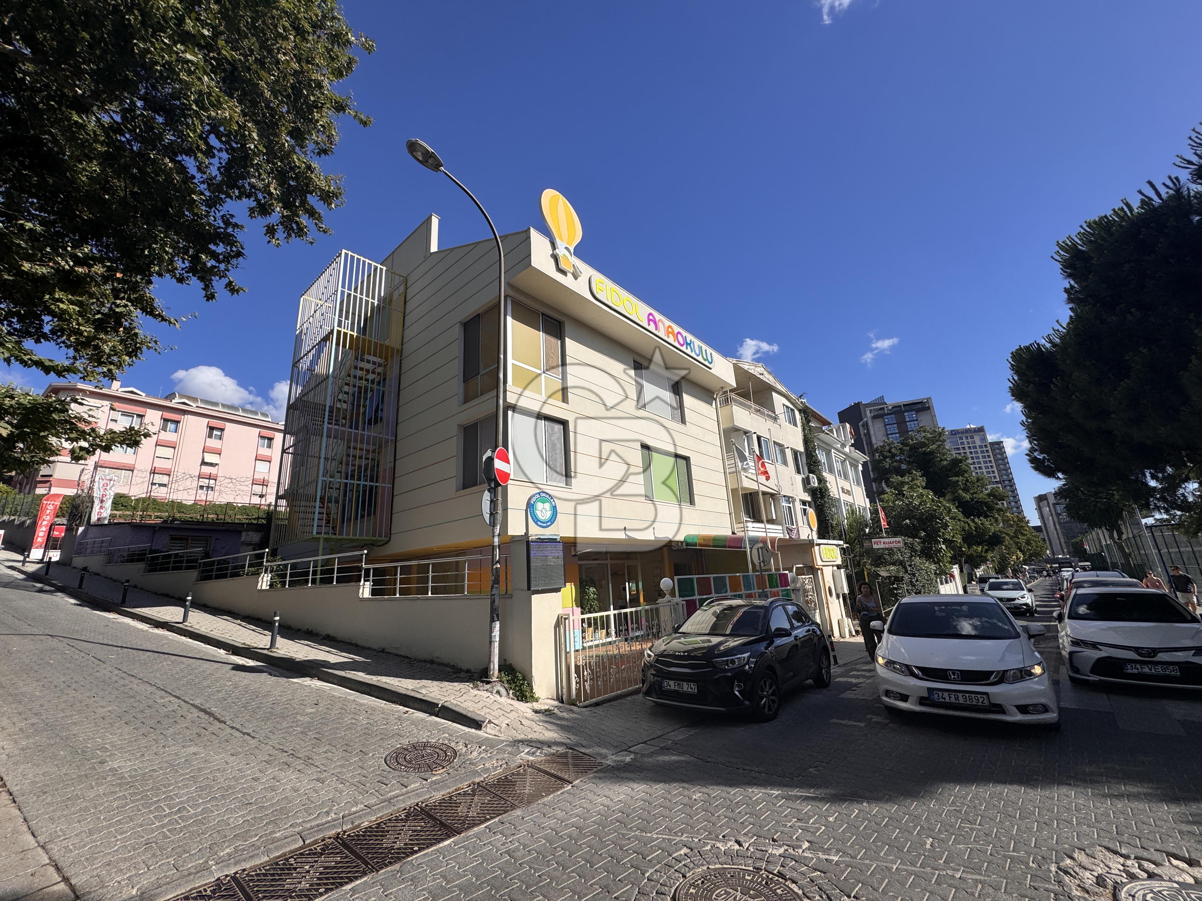 Koşuyolu’nda 13 Yıaşında 1.084 m2 Kapalı Alanlı Satılık Bina