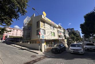 Koşuyolu’nda 13 Yıaşında 1.084 m2 Kapalı Alanlı Satılık Bina